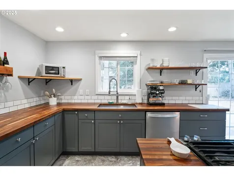 9625 S Kelly Avenue Portland OR 97219