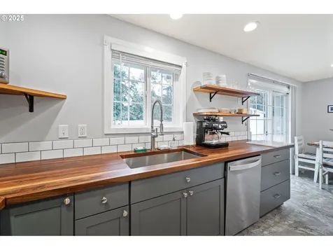 9625 S Kelly Avenue Portland OR 97219