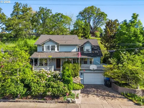 512 W D Street Springfield OR 97477