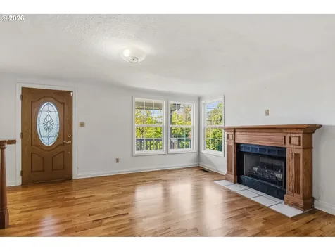 512 W D Street Springfield OR 97477