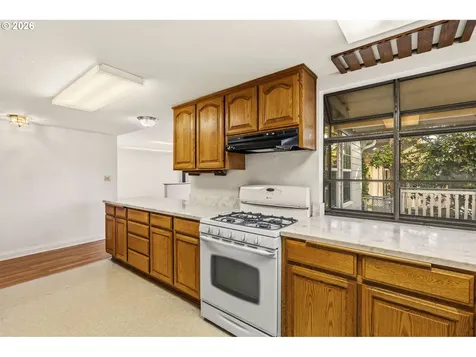512 W D Street Springfield OR 97477
