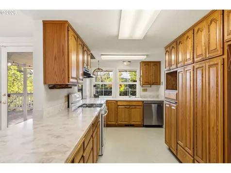 512 W D Street Springfield OR 97477