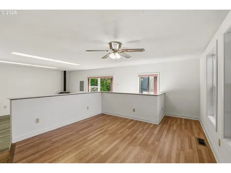 512 W D Street Springfield OR 97477