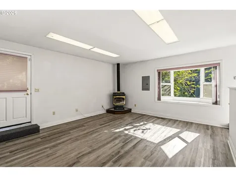 512 W D Street Springfield OR 97477