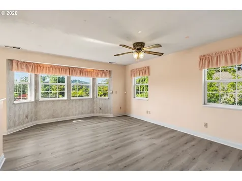 512 W D Street Springfield OR 97477