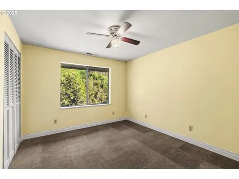 512 W D Street Springfield OR 97477
