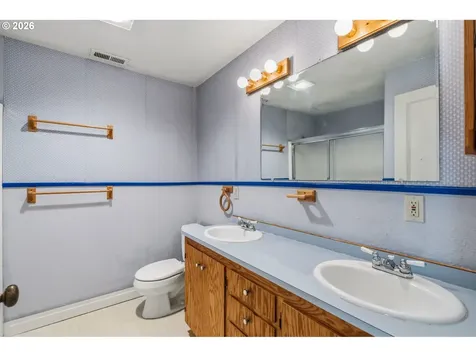 512 W D Street Springfield OR 97477
