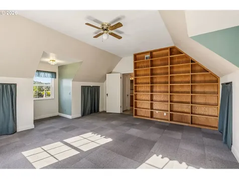 512 W D Street Springfield OR 97477
