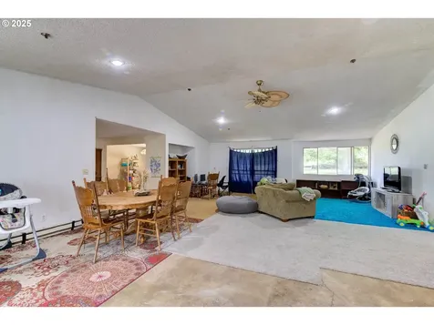 29882 S Hult Road Colton OR 97017