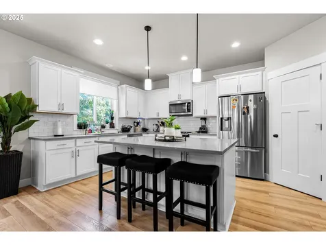 1066 NE Regan Hill Loop Estacada OR 97023