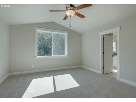 1066 NE Regan Hill Loop Estacada OR 97023
