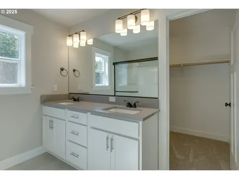1066 NE Regan Hill Loop Estacada OR 97023