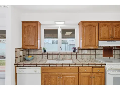 14651 SE Hawthorne Court Portland OR 97233