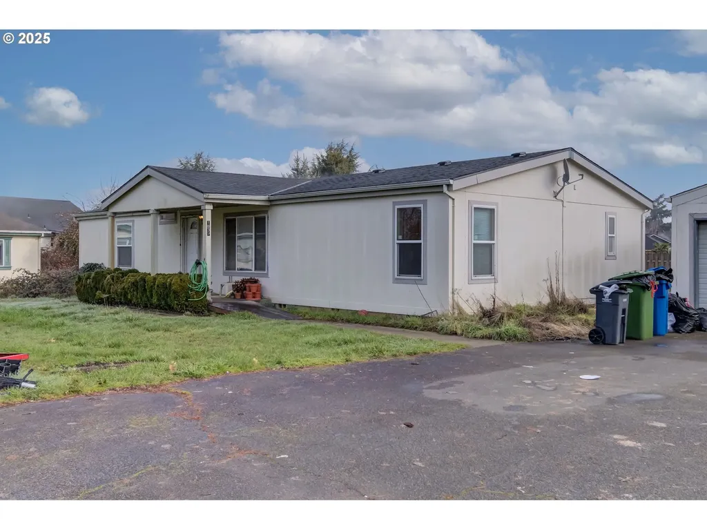 1637 W Hayes Street Woodburn OR 97071