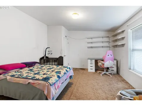 1637 W Hayes Street Woodburn OR 97071