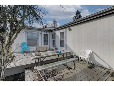 1637 W Hayes Street Woodburn OR 97071