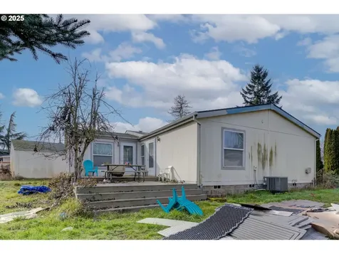 1637 W Hayes Street Woodburn OR 97071