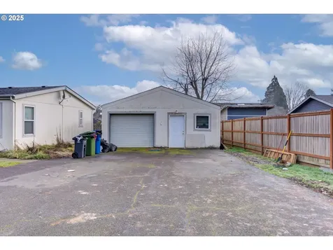 1637 W Hayes Street Woodburn OR 97071