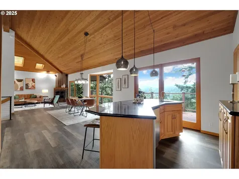 3758 Pine Canyon Drive Eugene OR 97405