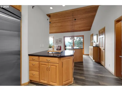 3758 Pine Canyon Drive Eugene OR 97405