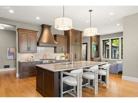 5828 SW Cheltenham Drive Portland OR 97239