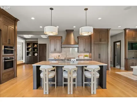 5828 SW Cheltenham Drive Portland OR 97239