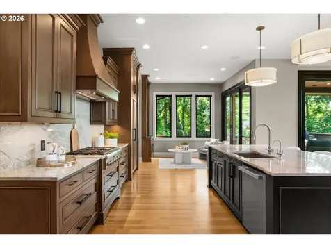 5828 SW Cheltenham Drive Portland OR 97239