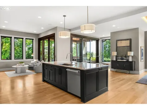 5828 SW Cheltenham Drive Portland OR 97239