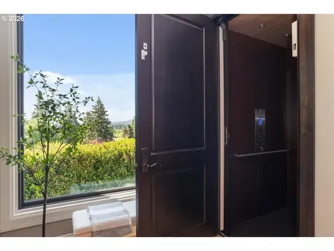 5828 SW Cheltenham Drive Portland OR 97239