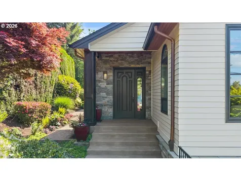 5828 SW Cheltenham Drive Portland OR 97239