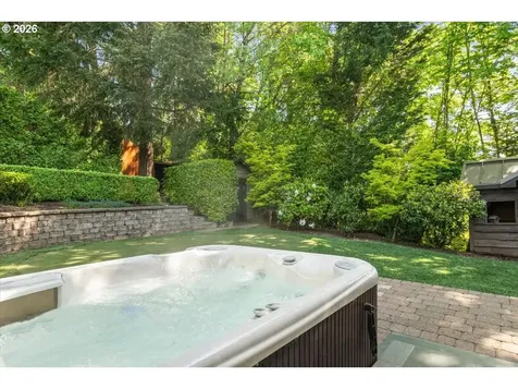 5828 SW Cheltenham Drive Portland OR 97239