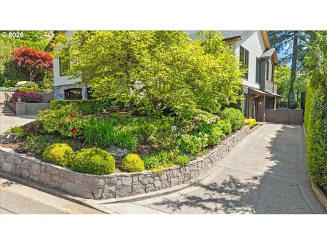 5828 SW Cheltenham Drive Portland OR 97239