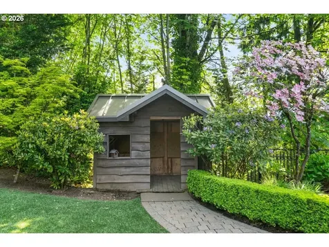 5828 SW Cheltenham Drive Portland OR 97239