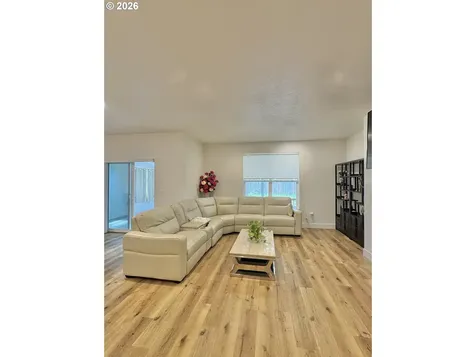 6371 SE 84th Avenue Portland OR 97266