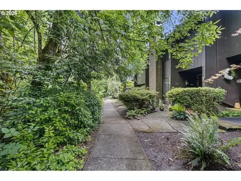 157 Westbrook Way Eugene OR 97405