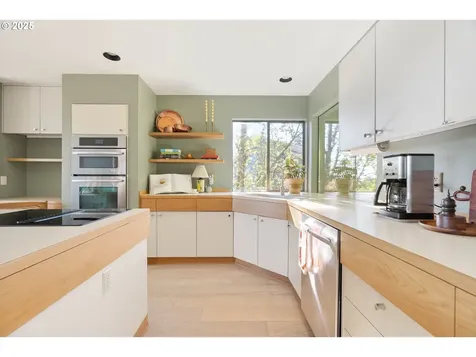 23 Masaryk Street Lake Oswego OR 97035