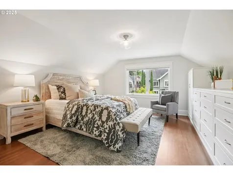 2423 NW Northrup Street Portland OR 97210
