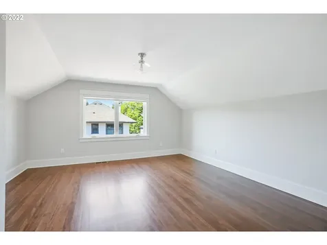 2423 NW Northrup Street Portland OR 97210
