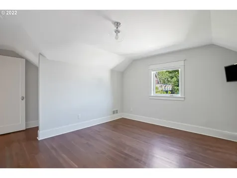 2423 NW Northrup Street Portland OR 97210