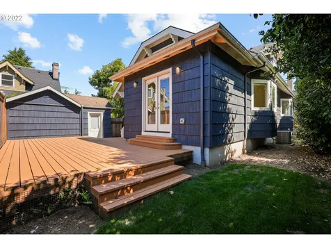 2423 NW Northrup Street Portland OR 97210
