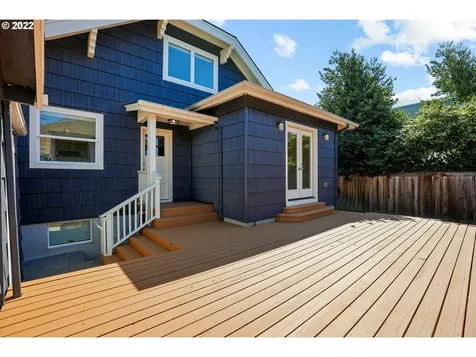 2423 NW Northrup Street Portland OR 97210