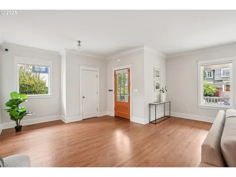2423 NW Northrup Street Portland OR 97210