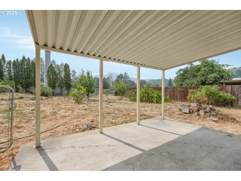 47666 W 1st Street Oakridge OR 97463