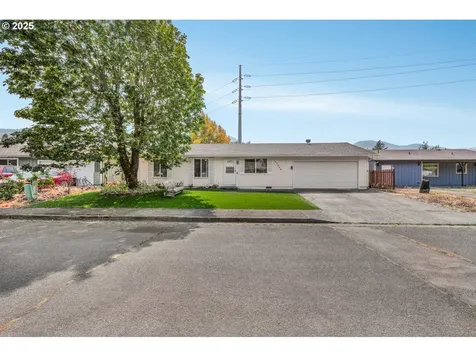 47666 W 1st Street Oakridge OR 97463
