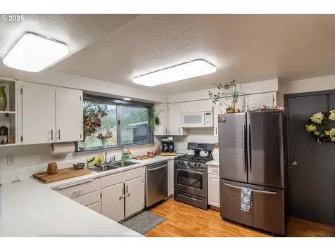 207 NE Spencer Court Roseburg OR 97470