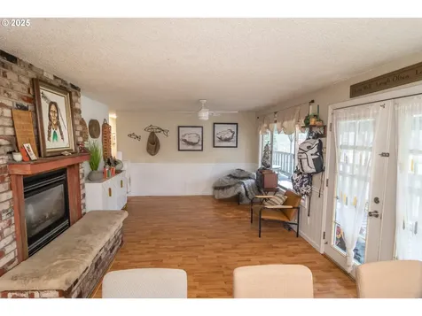 207 NE Spencer Court Roseburg OR 97470