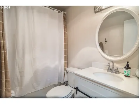 207 NE Spencer Court Roseburg OR 97470