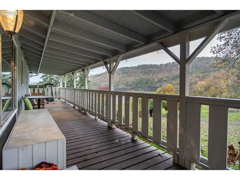 207 NE Spencer Court Roseburg OR 97470