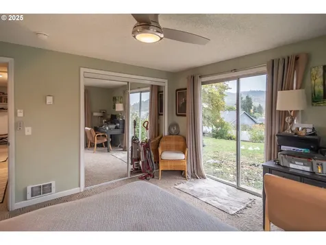207 NE Spencer Court Roseburg OR 97470
