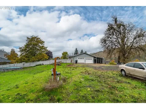 207 NE Spencer Court Roseburg OR 97470